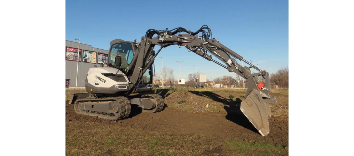Новодоставен Mecalac 6MCR дебютира на първата копка на нов спортен комплекс в Пловдив